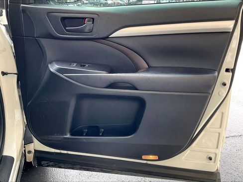 Used 2018 Toyota Highlander Plus image 25