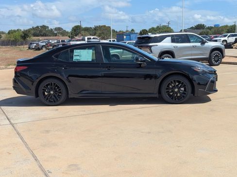 Used 2025 Toyota Camry SE w/ Multimedia Upgrade Package image 8