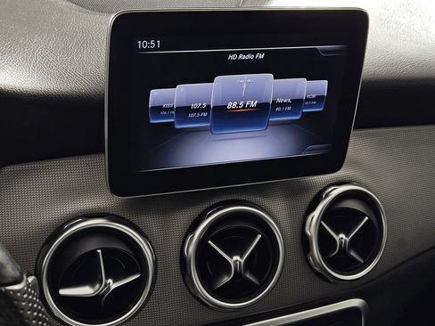 Used 2019 Mercedes-Benz GLA 250 4MATIC image 13