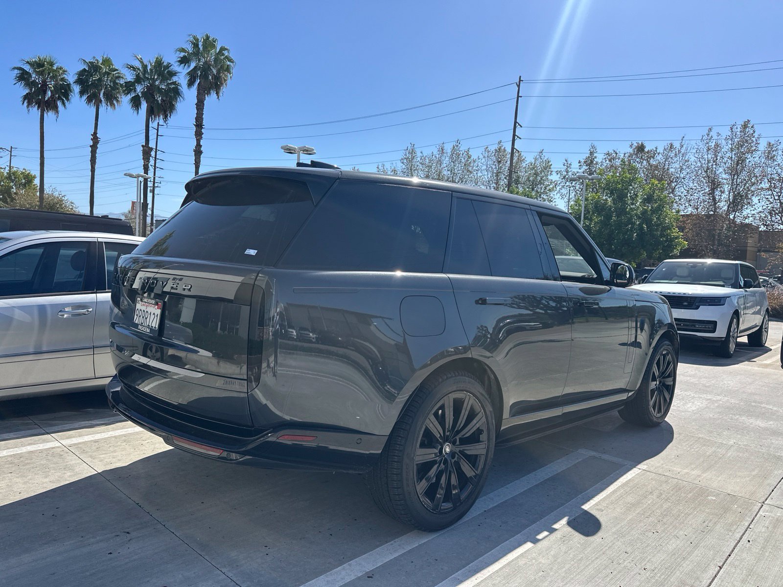 Certified 2025 Land Rover Range Rover SE AWD/4WD image 3