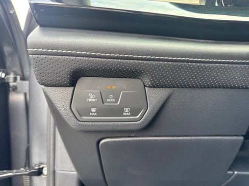 Used 2025 Volkswagen Atlas SE FWD image 16