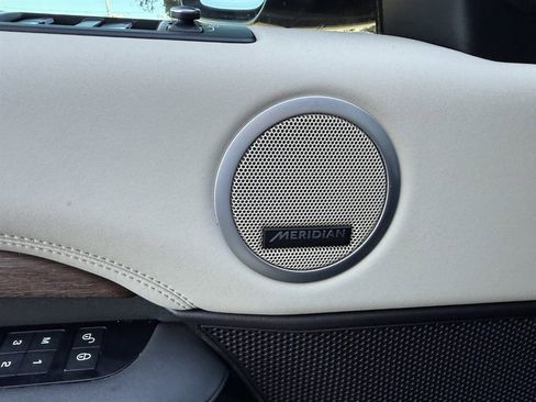 Used 2018 Land Rover Discovery HSE image 33