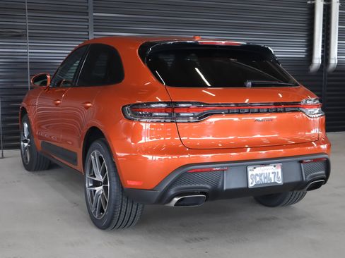 Certified 2022 Porsche Macan AWD/4WD image 3