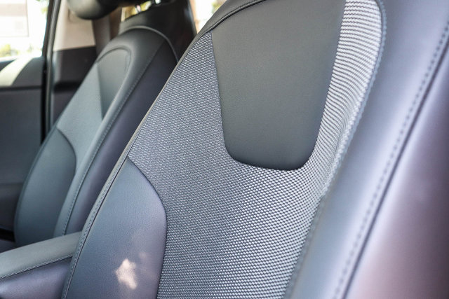 Certified 2025 Kia Niro EX FWD image 25