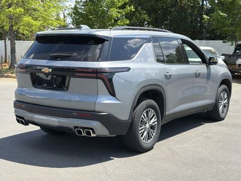 Used 2024 Chevrolet Traverse LT AWD/4WD image 12