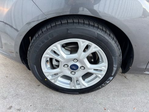 Used 2015 Ford Fiesta SE image 11