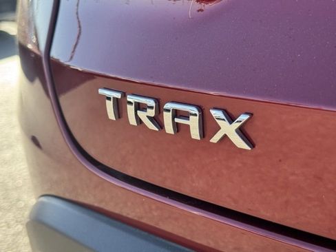 Used 2025 Chevrolet Trax LT w/ LT Convenience Package image 10