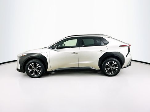 Used 2023 Toyota bZ4X XLE w/ Weather Package image 4