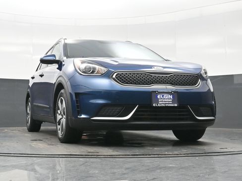 Used 2017 Kia Niro LX image 31