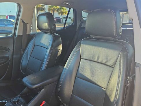 Used 2023 GMC Terrain SLT image 5