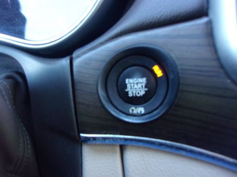 Used 2017 Jeep Grand Cherokee Overland image 18