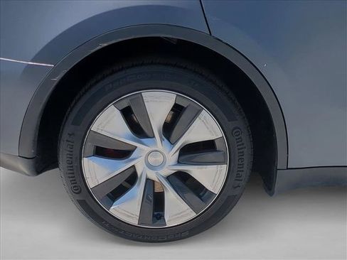 Used 2023 Tesla Model Y Long Range AWD/4WD image 17