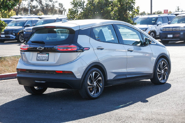 Used 2023 Chevrolet Bolt LT w/ Infotainment Package FWD image 5