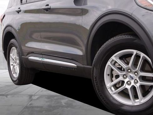 Certified 2025 Ford Explorer Active AWD/4WD image 3