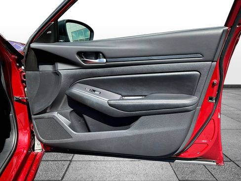 Certified 2024 Nissan Altima 2.5 SV FWD image 30