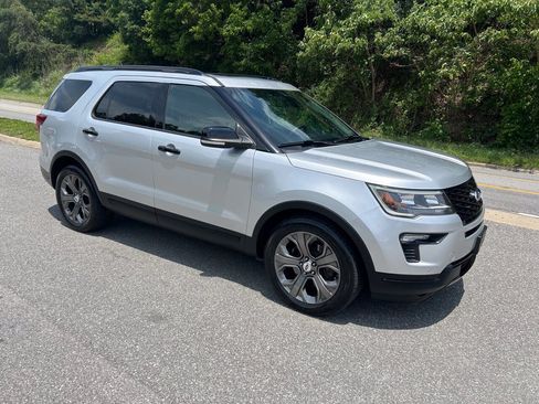 Used 2018 Ford Explorer Sport w/ Ford Safe & Smart Package AWD/4WD image 8