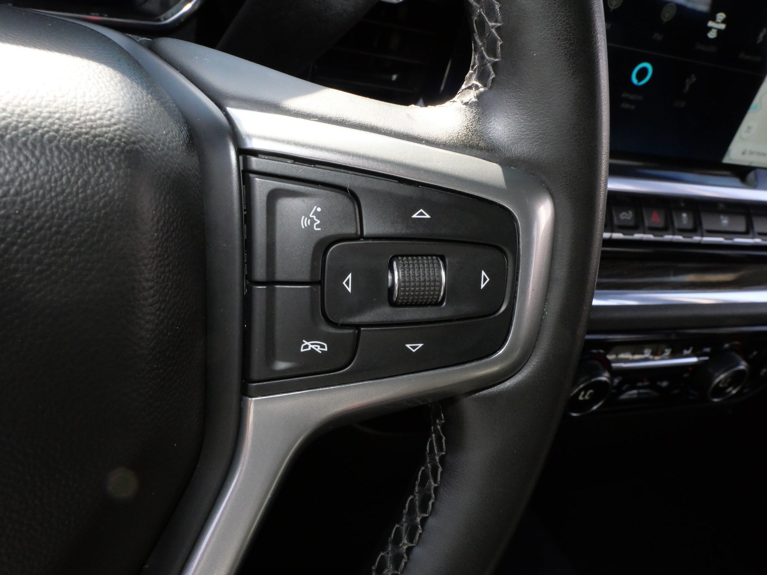 Used 2023 Chevrolet Silverado 1500 LT AWD/4WD image 25
