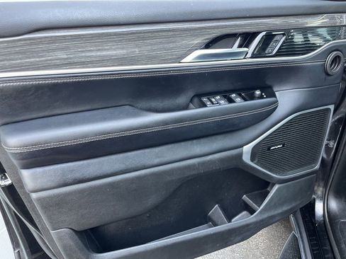 Used 2022 Jeep Wagoneer Series III image 22