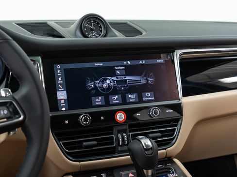 New 2026 Porsche Macan image 22