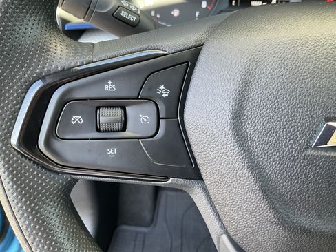 Used 2025 Chevrolet Trax LS FWD image 29