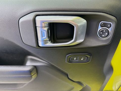 Used 2023 Jeep Wrangler Unlimited AWD/4WD image 17