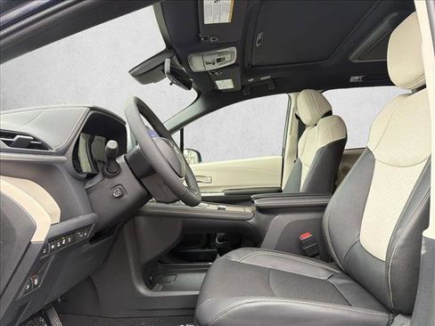 New 2026 Toyota Sienna Platinum image 11