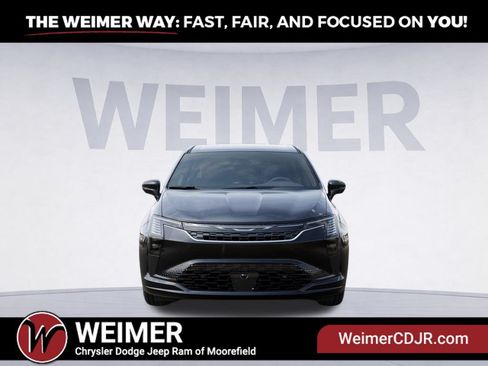 New 2027 Chrysler Pacifica Select AWD/4WD image 6
