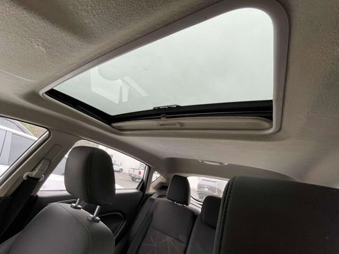 Used 2012 Ford Fiesta SE w/ Moon & Mood Pkg image 15