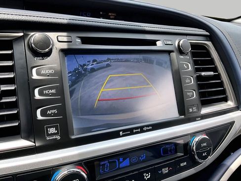 Used 2019 Toyota Highlander Limited FWD image 27