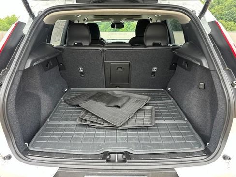 Certified 2026 Volvo XC40 B5 Plus AWD/4WD image 34