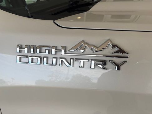 Used 2024 Chevrolet Silverado 1500 High Country w/ High Country Premium Package AWD/4WD image 5