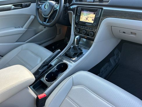 Used 2018 Volkswagen Passat 2.0T SE image 15