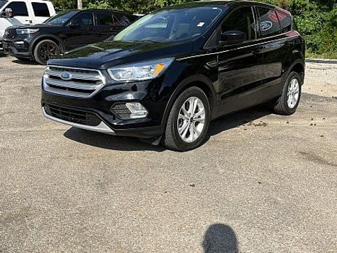 Used 2017 Ford Escape SE AWD/4WD image 3