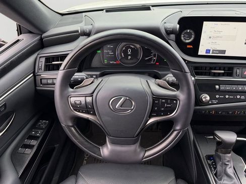 Certified 2025 Lexus ES 300h w/ Technology Package FWD image 17