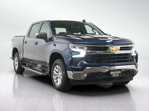 Used 2022 Chevrolet Silverado 1500 LT w/ Z71 Off-Road Package AWD/4WD image 7