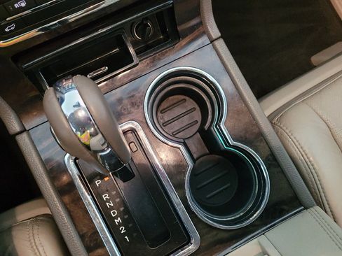 Used 2016 Lincoln Navigator Select RWD image 26