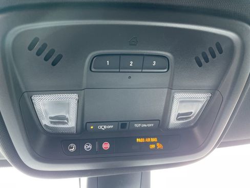 Used 2023 Chevrolet Traverse LT image 23