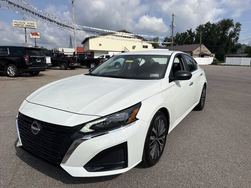 Used 2025 Nissan Altima 2.5 SV FWD image 10