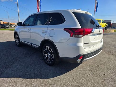 Used 2017 Mitsubishi Outlander SE FWD image 5