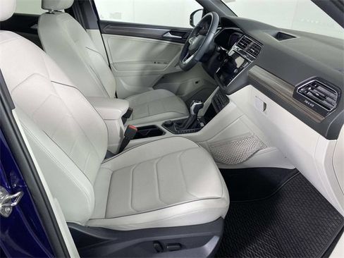 Used 2022 Volkswagen Tiguan SEL R-Line image 13