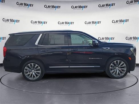 Used 2022 GMC Yukon Denali w/ Denali Premium Package image 6