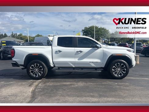 Used 2024 GMC Canyon Denali image 12