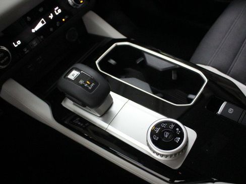 New 2026 Mitsubishi Outlander SE AWD/4WD image 14