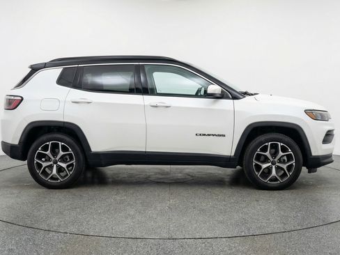Used 2025 Jeep Compass Limited image 11