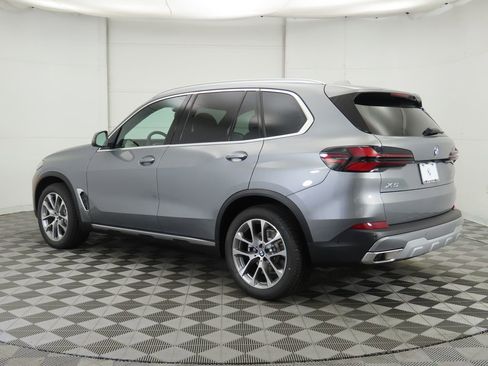 Used 2026 BMW X5 sDrive40i w/ Parking Assistance Package image 8