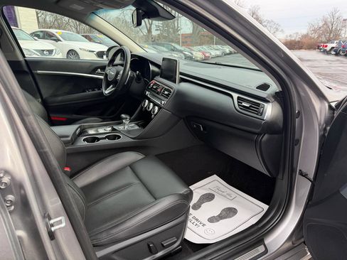 Used 2020 Genesis G70 2.0T image 18