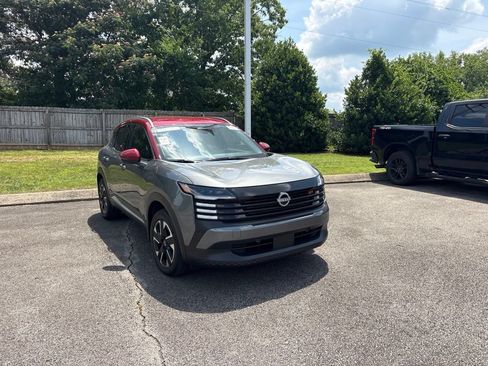 Used 2025 Nissan Kicks SR AWD/4WD image 2