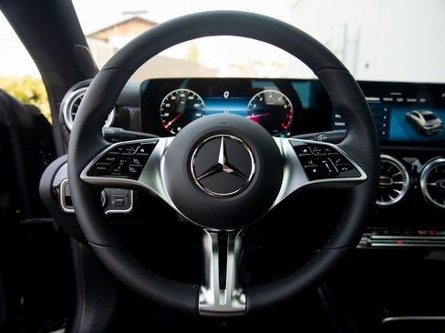 Used 2025 Mercedes-Benz CLA 250 4MATIC image 34