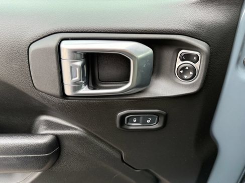 Used 2024 Jeep Wrangler Unlimited AWD/4WD image 11