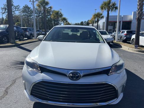 Used 2018 Toyota Avalon XLE Premium image 3